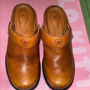 Ariat Tan Leather Slip-On Clogs with Heel Strap. Ladies 7.5. GUC. Style 93821